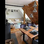 Gemuetliche Rustikale Mit Kamin Und Optionalem Whirlpool 公寓