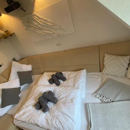 Gemuetliche Rustikale Mit Kamin Und Optionalem Whirlpool Lejlighed