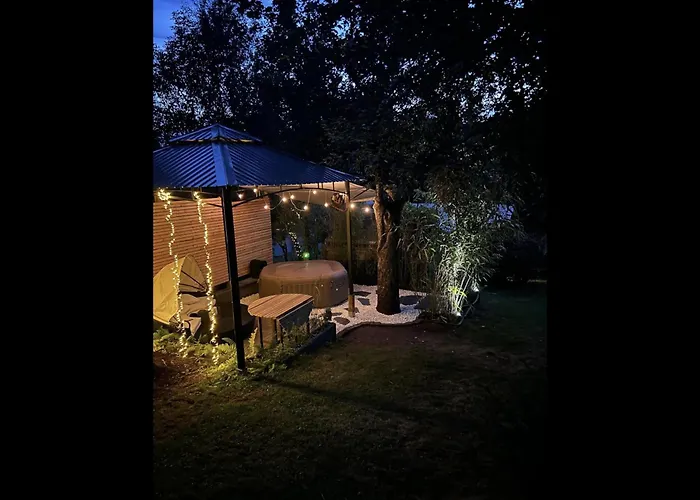 Gemütliche Rustikale Mit Kamin Und Optionalem Whirlpool