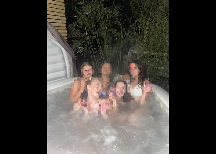 Gemütliche Rustikale Mit Kamin Und Optionalem Whirlpool Apartment